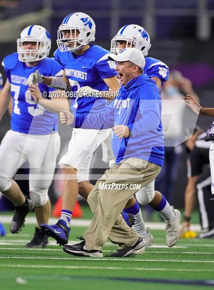 Thumbnail 2 in Windthorst vs. Mart (UIL 2A Division 1 State Final) photogallery.
