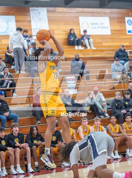 Thumbnail 2 in Georgetown Prep vs. St. Xavier (Torrey Pines Holiday Classic) photogallery.