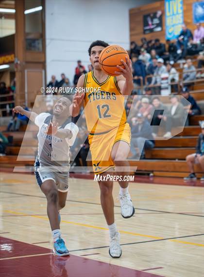 Thumbnail 2 in Georgetown Prep vs. St. Xavier (Torrey Pines Holiday Classic) photogallery.
