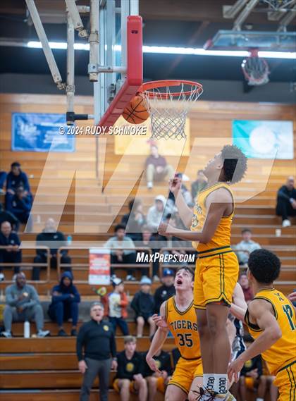 Thumbnail 2 in Georgetown Prep vs. St. Xavier (Torrey Pines Holiday Classic) photogallery.