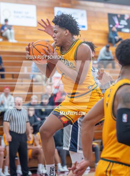 Thumbnail 2 in Georgetown Prep vs. St. Xavier (Torrey Pines Holiday Classic) photogallery.