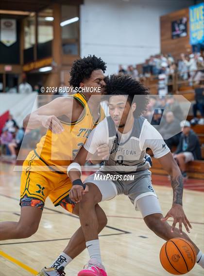 Thumbnail 1 in Georgetown Prep vs. St. Xavier (Torrey Pines Holiday Classic) photogallery.
