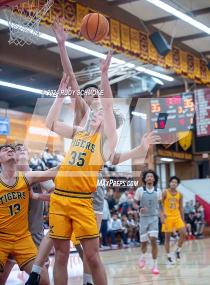 Thumbnail 3 in Georgetown Prep vs. St. Xavier (Torrey Pines Holiday Classic) photogallery.