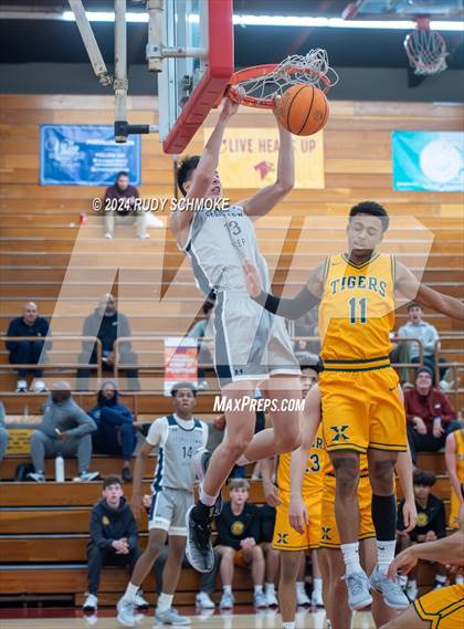 Thumbnail 2 in Georgetown Prep vs. St. Xavier (Torrey Pines Holiday Classic) photogallery.