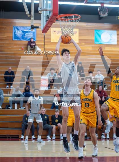 Thumbnail 1 in Georgetown Prep vs. St. Xavier (Torrey Pines Holiday Classic) photogallery.
