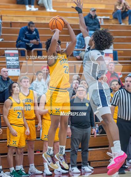 Thumbnail 2 in Georgetown Prep vs. St. Xavier (Torrey Pines Holiday Classic) photogallery.