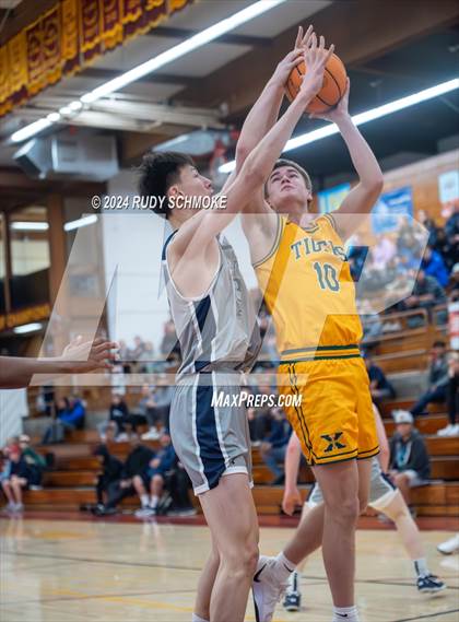 Thumbnail 2 in Georgetown Prep vs. St. Xavier (Torrey Pines Holiday Classic) photogallery.
