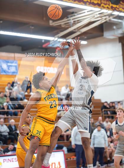Thumbnail 1 in Georgetown Prep vs. St. Xavier (Torrey Pines Holiday Classic) photogallery.