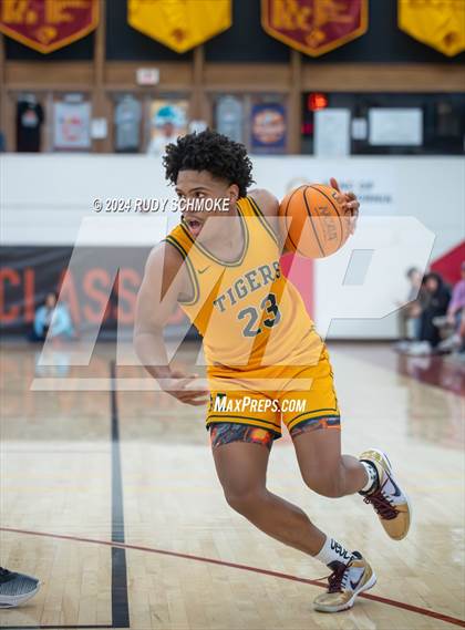 Thumbnail 1 in Georgetown Prep vs. St. Xavier (Torrey Pines Holiday Classic) photogallery.