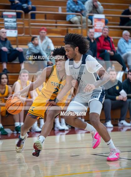 Thumbnail 3 in Georgetown Prep vs. St. Xavier (Torrey Pines Holiday Classic) photogallery.