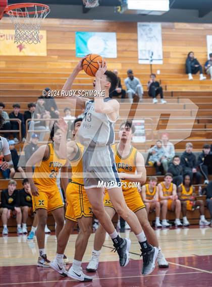 Thumbnail 1 in Georgetown Prep vs. St. Xavier (Torrey Pines Holiday Classic) photogallery.