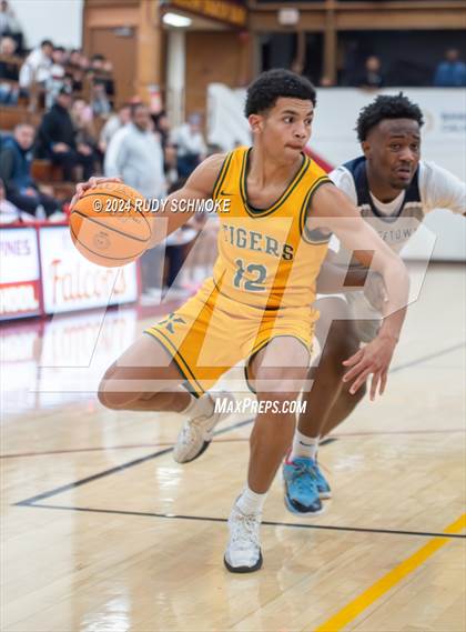Thumbnail 1 in Georgetown Prep vs. St. Xavier (Torrey Pines Holiday Classic) photogallery.