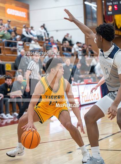 Thumbnail 2 in Georgetown Prep vs. St. Xavier (Torrey Pines Holiday Classic) photogallery.