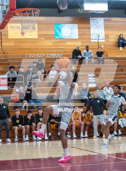 Thumbnail 2 in Georgetown Prep vs. St. Xavier (Torrey Pines Holiday Classic) photogallery.