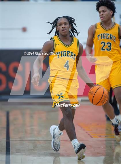 Thumbnail 1 in Georgetown Prep vs. St. Xavier (Torrey Pines Holiday Classic) photogallery.