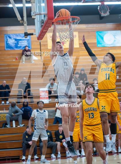 Thumbnail 3 in Georgetown Prep vs. St. Xavier (Torrey Pines Holiday Classic) photogallery.