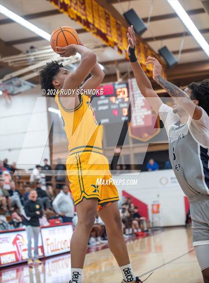 Thumbnail 2 in Georgetown Prep vs. St. Xavier (Torrey Pines Holiday Classic) photogallery.