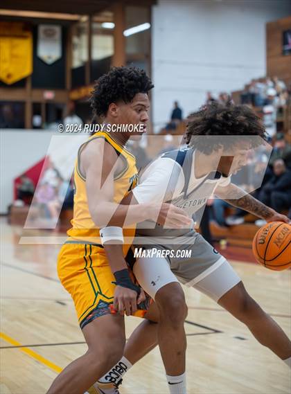 Thumbnail 2 in Georgetown Prep vs. St. Xavier (Torrey Pines Holiday Classic) photogallery.