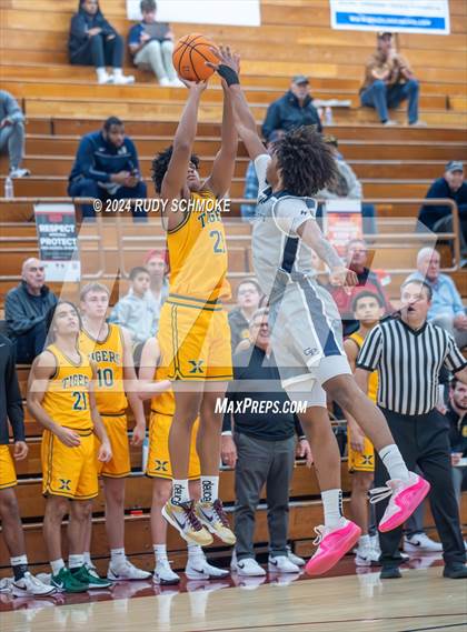 Thumbnail 3 in Georgetown Prep vs. St. Xavier (Torrey Pines Holiday Classic) photogallery.