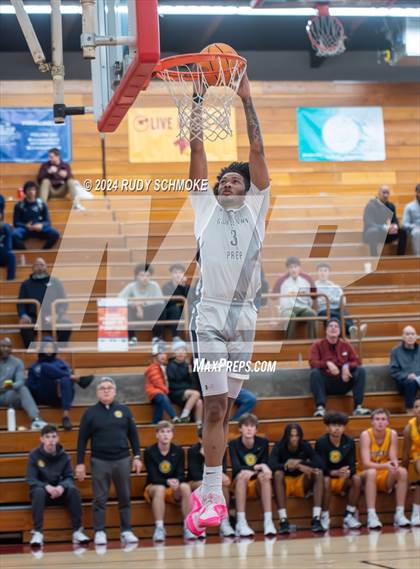 Thumbnail 2 in Georgetown Prep vs. St. Xavier (Torrey Pines Holiday Classic) photogallery.