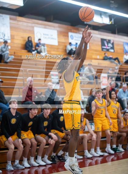 Thumbnail 3 in Georgetown Prep vs. St. Xavier (Torrey Pines Holiday Classic) photogallery.