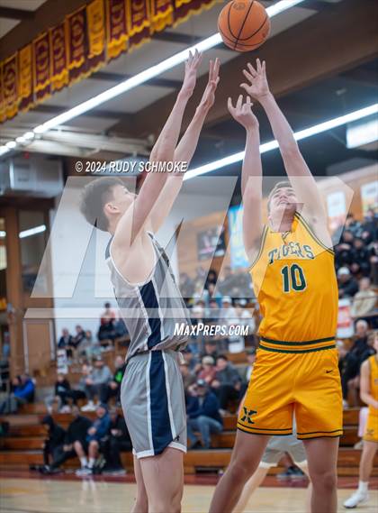 Thumbnail 2 in Georgetown Prep vs. St. Xavier (Torrey Pines Holiday Classic) photogallery.