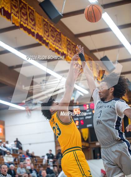 Thumbnail 2 in Georgetown Prep vs. St. Xavier (Torrey Pines Holiday Classic) photogallery.
