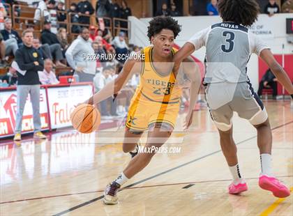 Thumbnail 2 in Georgetown Prep vs. St. Xavier (Torrey Pines Holiday Classic) photogallery.