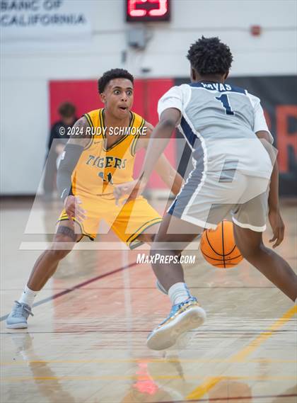 Thumbnail 1 in Georgetown Prep vs. St. Xavier (Torrey Pines Holiday Classic) photogallery.