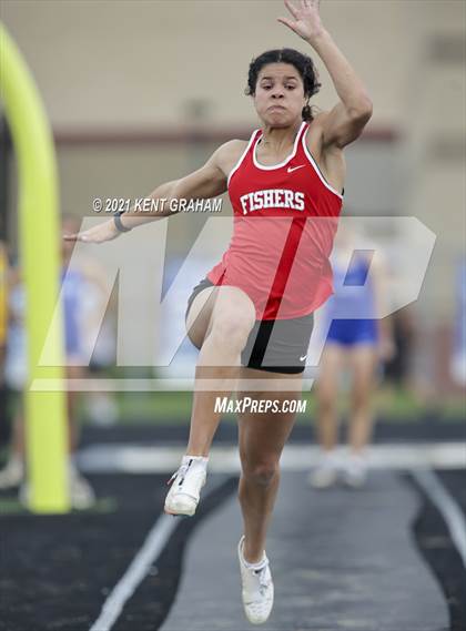 Thumbnail 1 in Hamilton Southeastern (IHSAA Sectional) photogallery.
