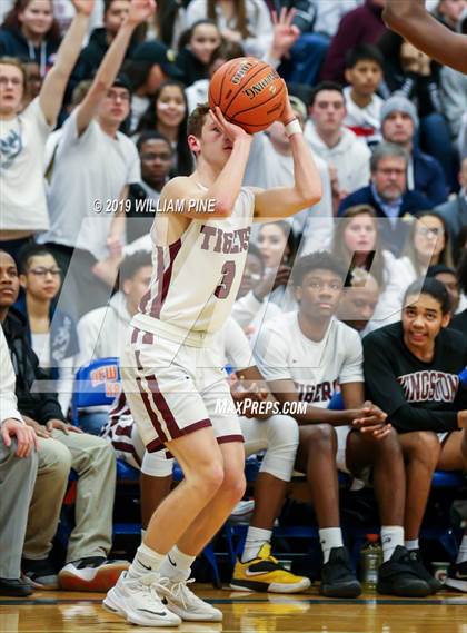 Thumbnail 1 in Middletown vs. Kingston (Section 9 Class AA Championship) photogallery.