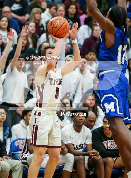 Thumbnail 2 in Middletown vs. Kingston (Section 9 Class AA Championship) photogallery.