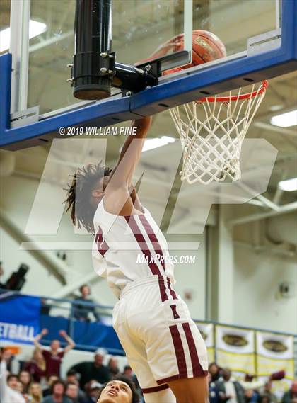 Thumbnail 3 in Middletown vs. Kingston (Section 9 Class AA Championship) photogallery.