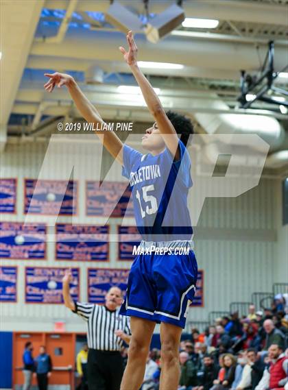 Thumbnail 1 in Middletown vs. Kingston (Section 9 Class AA Championship) photogallery.
