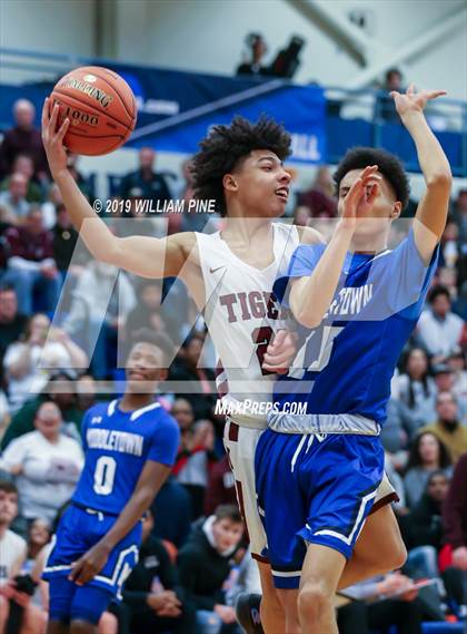 Thumbnail 1 in Middletown vs. Kingston (Section 9 Class AA Championship) photogallery.