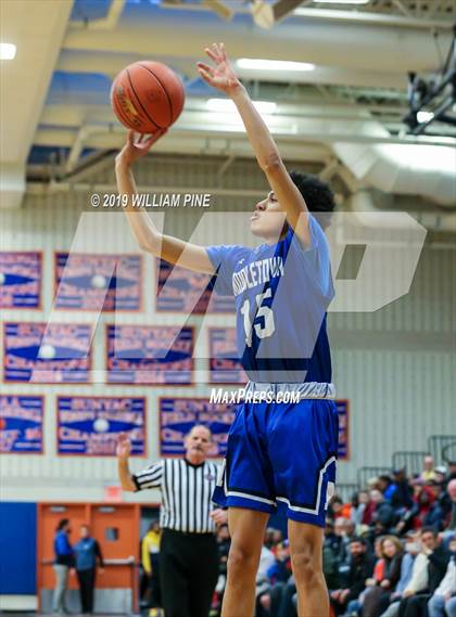 Thumbnail 3 in Middletown vs. Kingston (Section 9 Class AA Championship) photogallery.