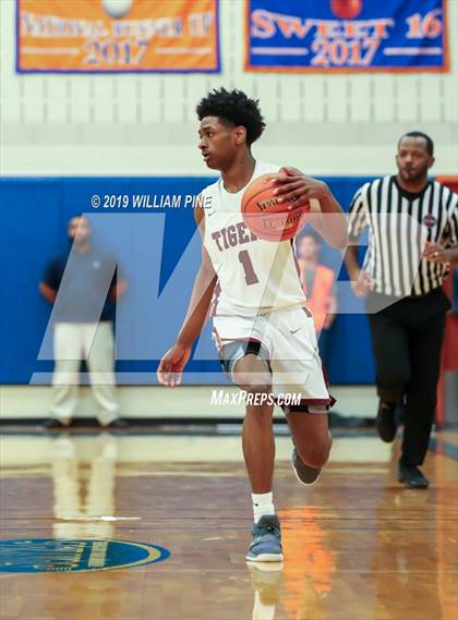 Thumbnail 2 in Middletown vs. Kingston (Section 9 Class AA Championship) photogallery.