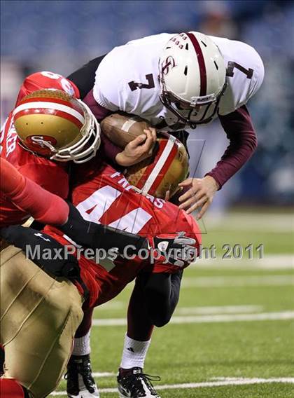 Thumbnail 3 in St. Joseph's Collegiate Institute vs. St. Francis (MMAA Finals) photogallery.