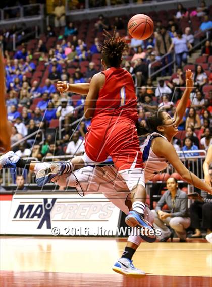 Thumbnail 3 in Valley Christian vs. South Mountain (AIA D3 Final) photogallery.