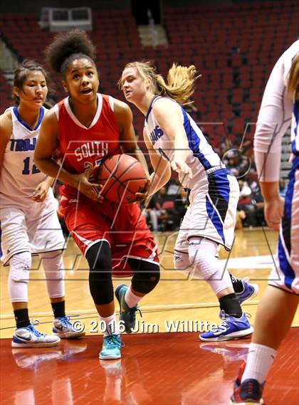 Thumbnail 3 in Valley Christian vs. South Mountain (AIA D3 Final) photogallery.