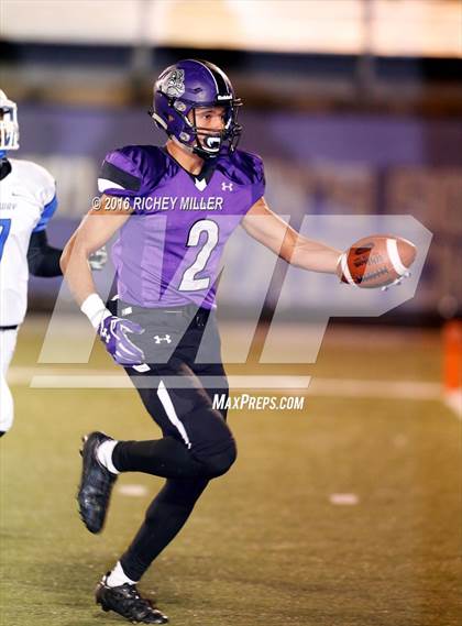 Thumbnail 2 in Fayetteville vs. Conway (AAA 7A Quarterfinal) photogallery.