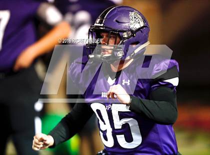 Thumbnail 1 in Fayetteville vs. Conway (AAA 7A Quarterfinal) photogallery.
