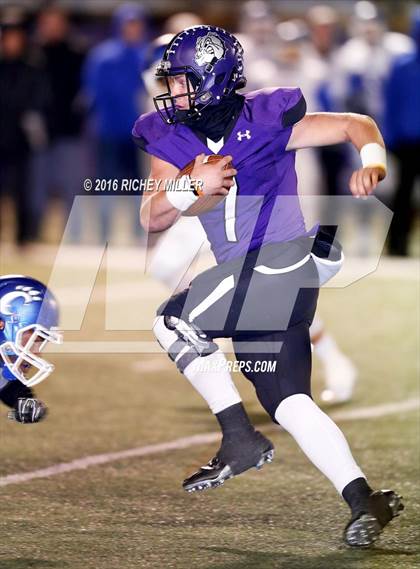 Thumbnail 2 in Fayetteville vs. Conway (AAA 7A Quarterfinal) photogallery.