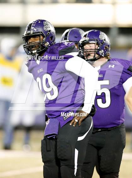 Thumbnail 3 in Fayetteville vs. Conway (AAA 7A Quarterfinal) photogallery.