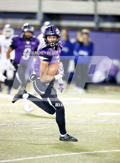 Thumbnail 1 in Fayetteville vs. Conway (AAA 7A Quarterfinal) photogallery.