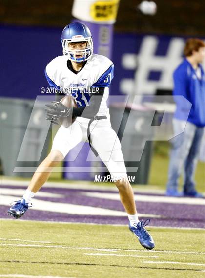Thumbnail 3 in Fayetteville vs. Conway (AAA 7A Quarterfinal) photogallery.