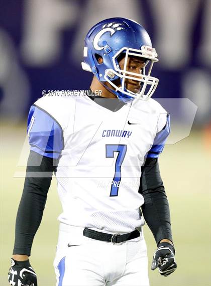 Thumbnail 2 in Fayetteville vs. Conway (AAA 7A Quarterfinal) photogallery.