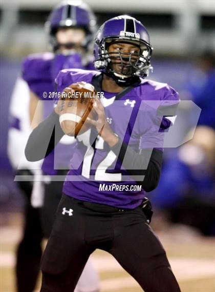 Thumbnail 1 in Fayetteville vs. Conway (AAA 7A Quarterfinal) photogallery.
