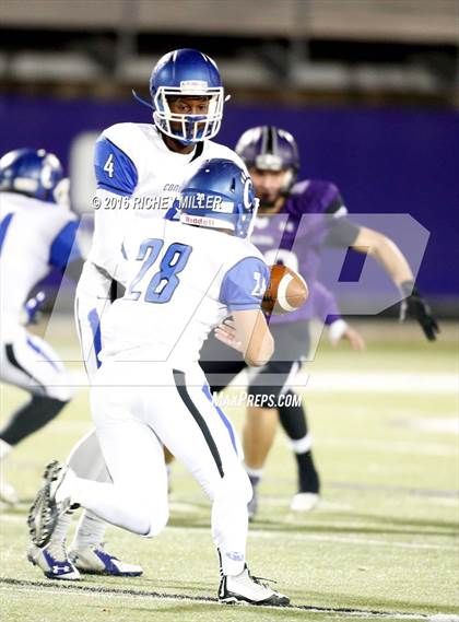 Thumbnail 2 in Fayetteville vs. Conway (AAA 7A Quarterfinal) photogallery.