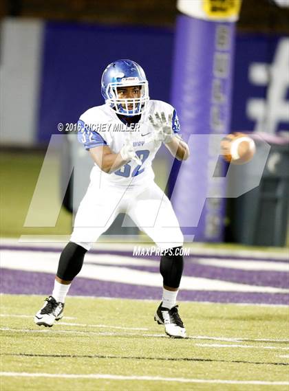 Thumbnail 2 in Fayetteville vs. Conway (AAA 7A Quarterfinal) photogallery.